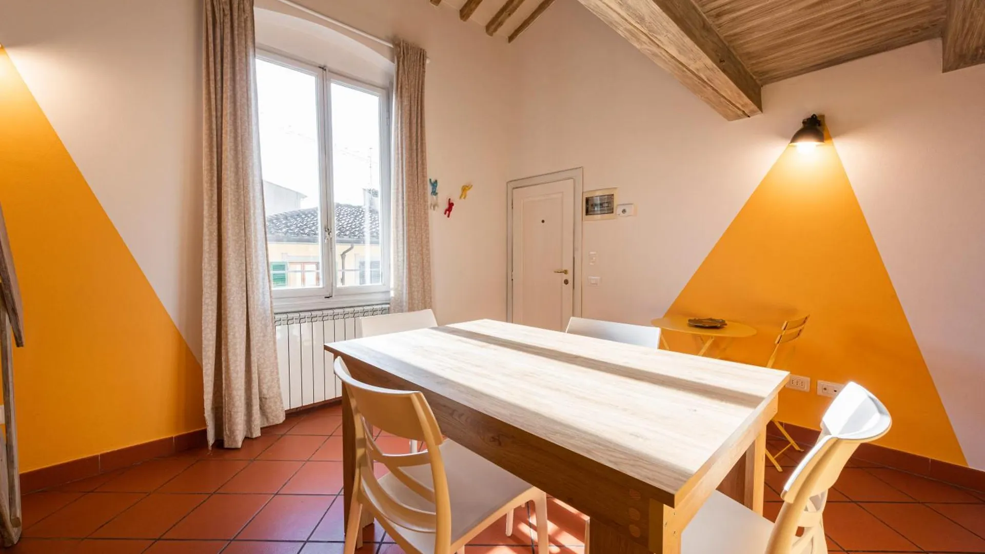 Yellow Home By Mmega Florence Apartment
