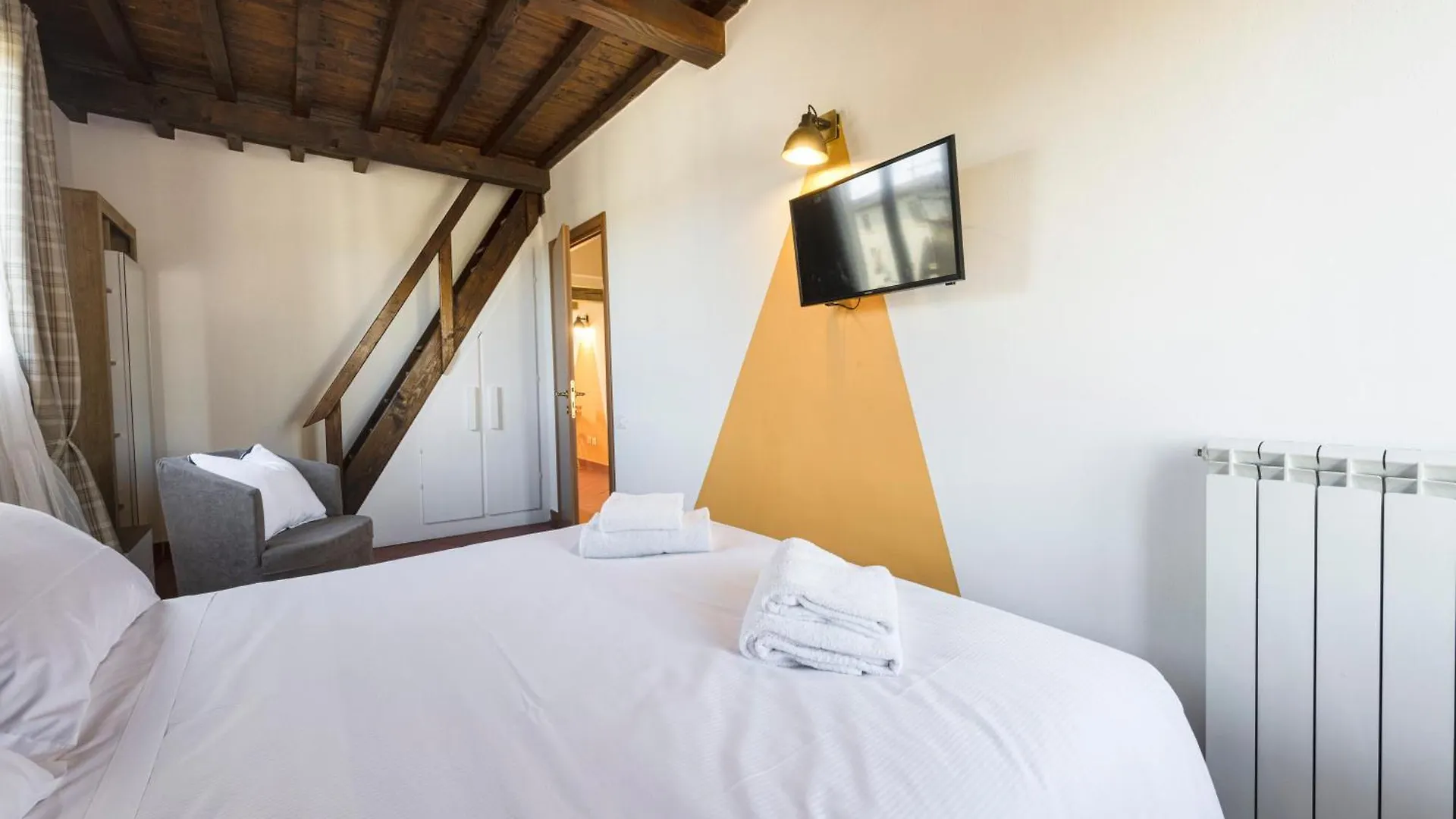 Yellow Home By Mmega Florence Apartment