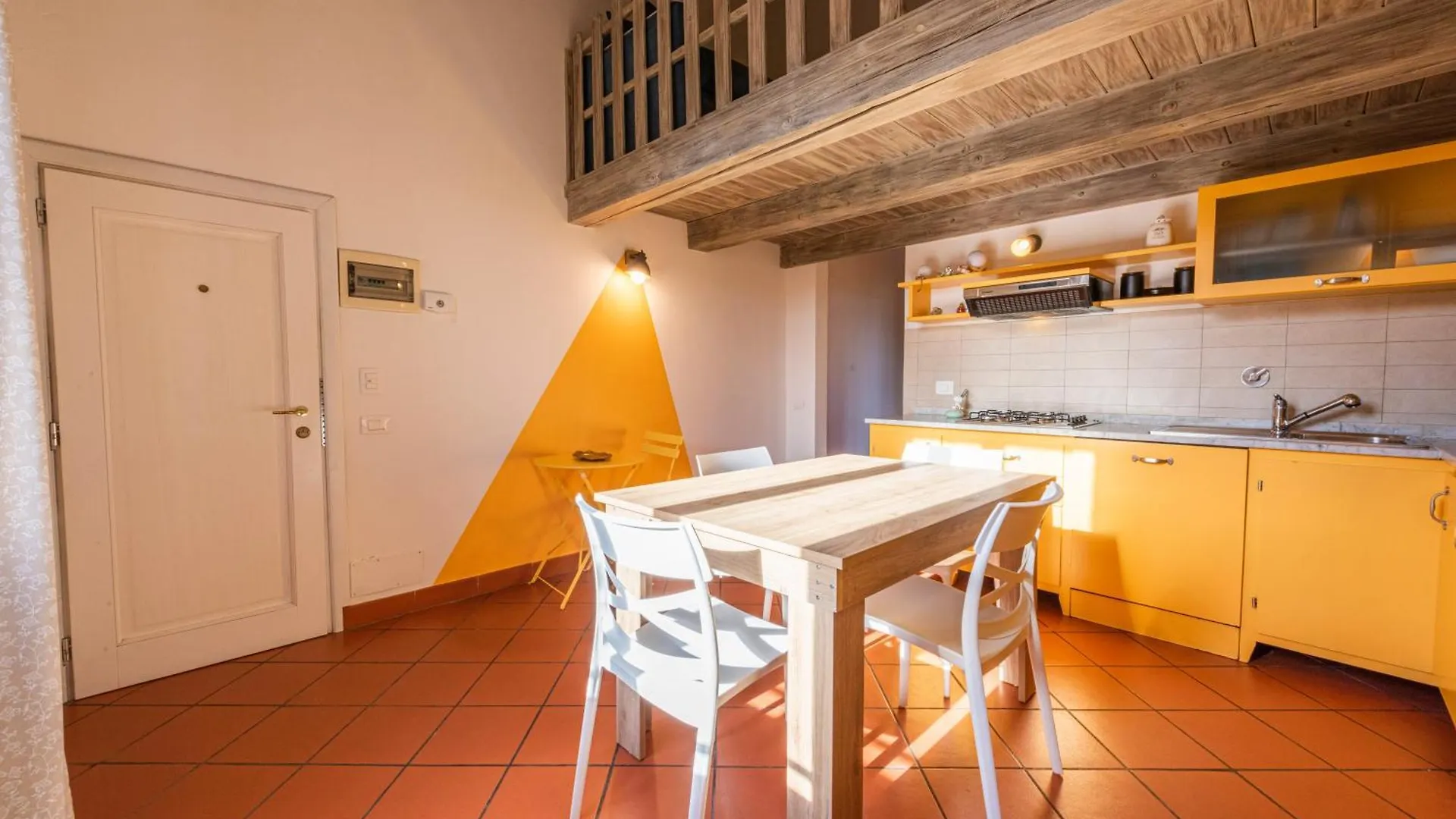 Apartment Yellow Home By Mmega Florence Italy