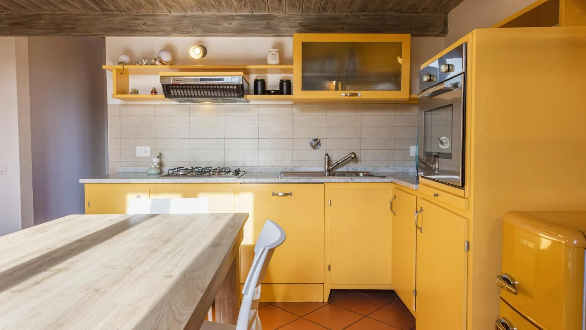 Yellow Home By Mmega Florence Apartment